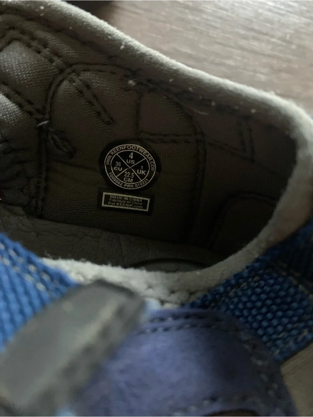 Keen — boys size 4 blue water sandal shoes